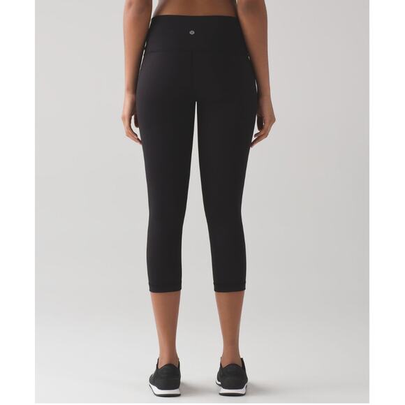 LULULEMON Wunder Under Crop (Hi-Rise) *Full-On Luxtreme 21" in Black  // 2 - Picture 3 of 8